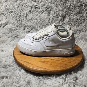 Nike Air Force 1 '07 Retro Men Size 9 Low Triple White Shoes Sneakers CW2288-111